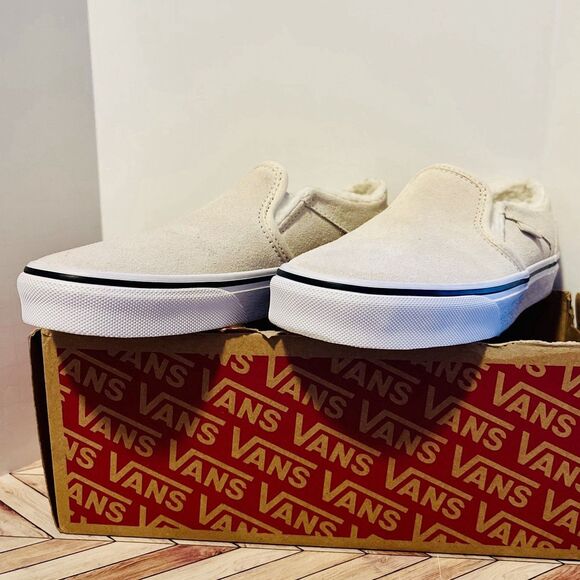 VANS Shoes - Vans Asher Women's 6 Suede Slip-On Shoes Birch Cream Faux Fur Sherpa Lined New